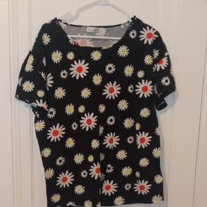 women 2xl black tshirt with daisies